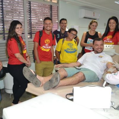 Durante visita os estudantes conheceram o processo de coleta