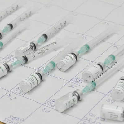 A vacinação obedece a um calendário mensal