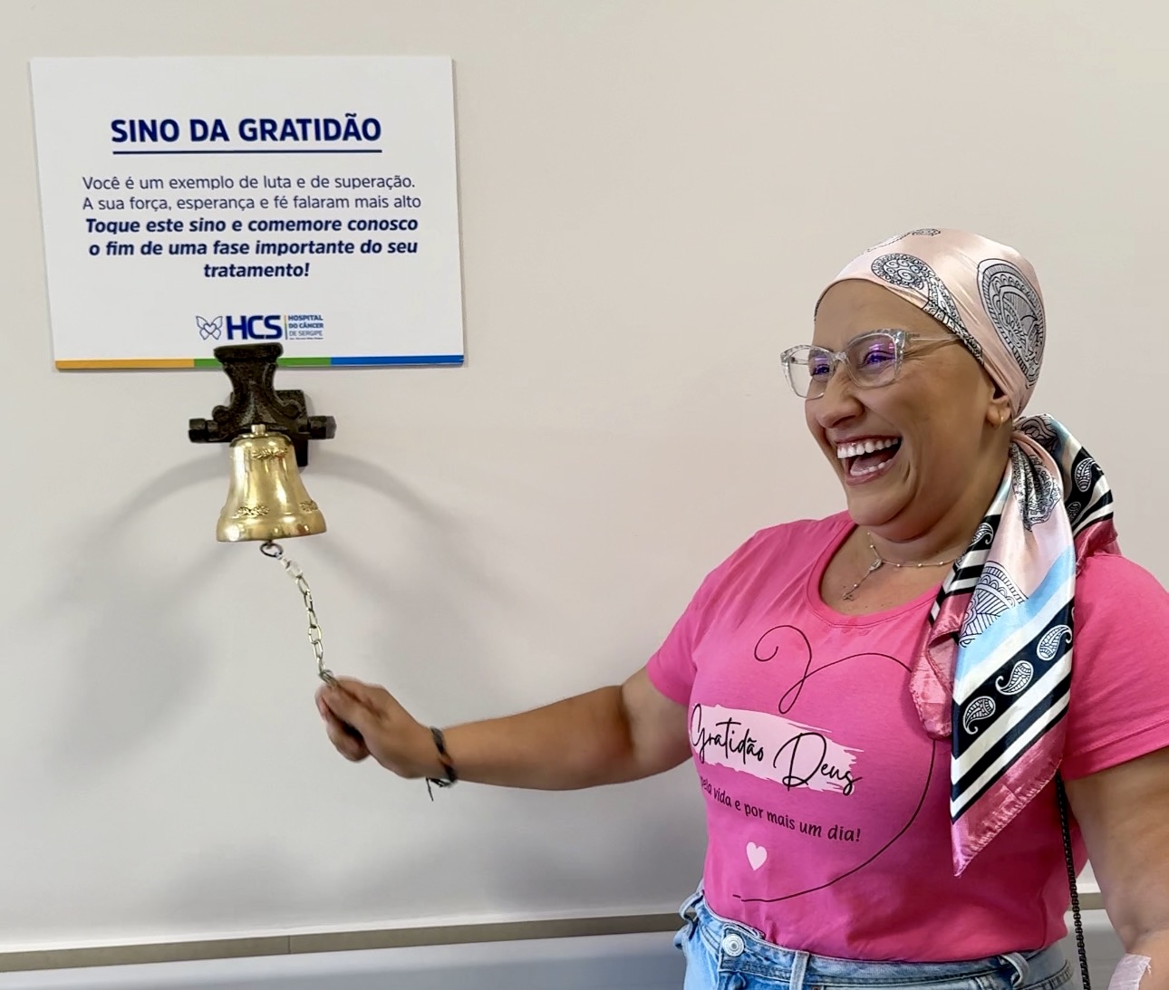 Primeira paciente a tocar o sino no Hospital do Câncer de Sergipe celebra vitória e destaca cuidado humanizado