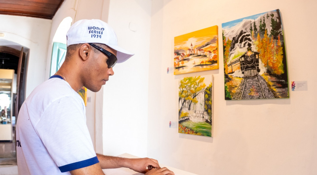 Pacientes da reabilitação visual do CER IV visitam exposição Vibrarte em São Cristóvão 